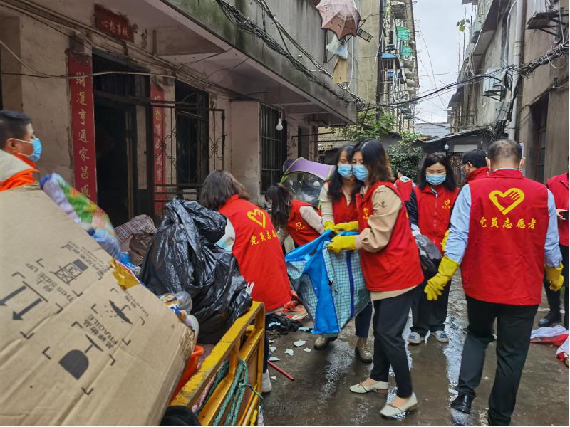 市纪委市监委开展“我为群众办实事 志愿活动暖人心”主题党日活动