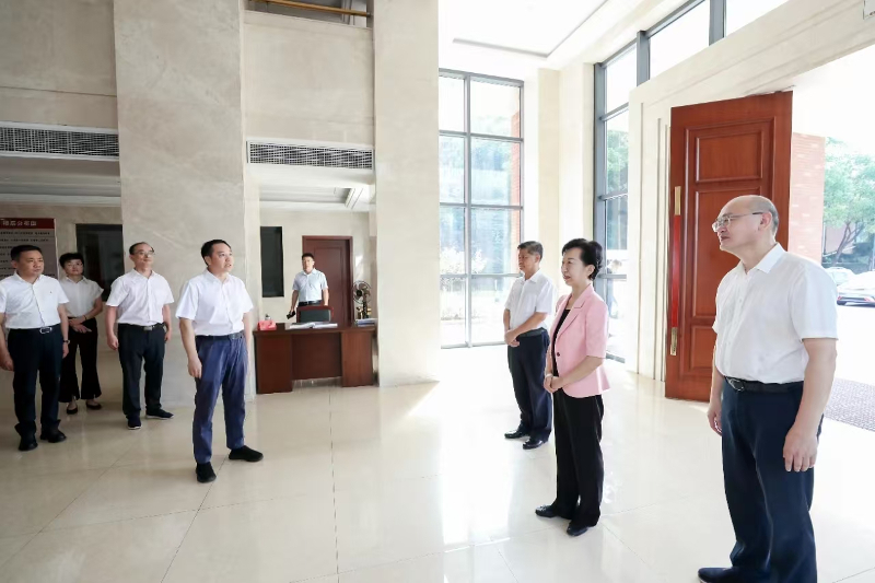 胡雪梅走访市纪委监委机关和市委有关部门