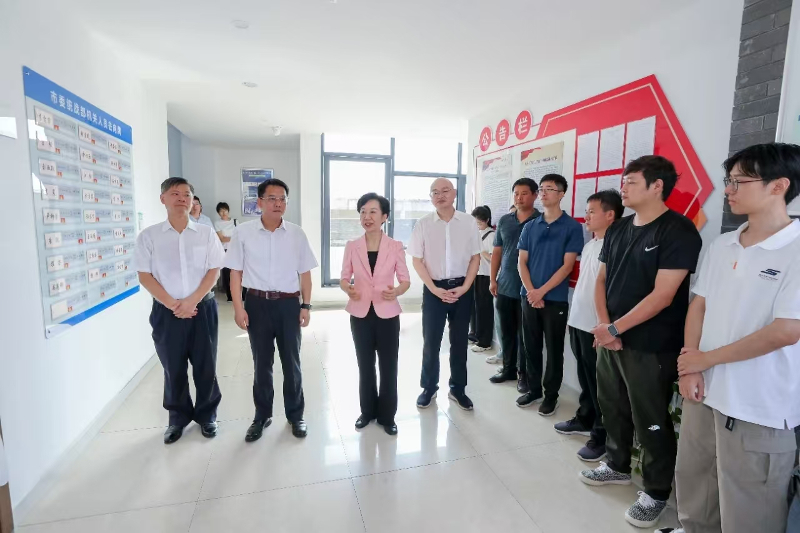 胡雪梅走访市纪委监委机关和市委有关部门